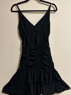 NWT Black Ruched V-Neck Women's Dress. Great festival dress. Medium-Large